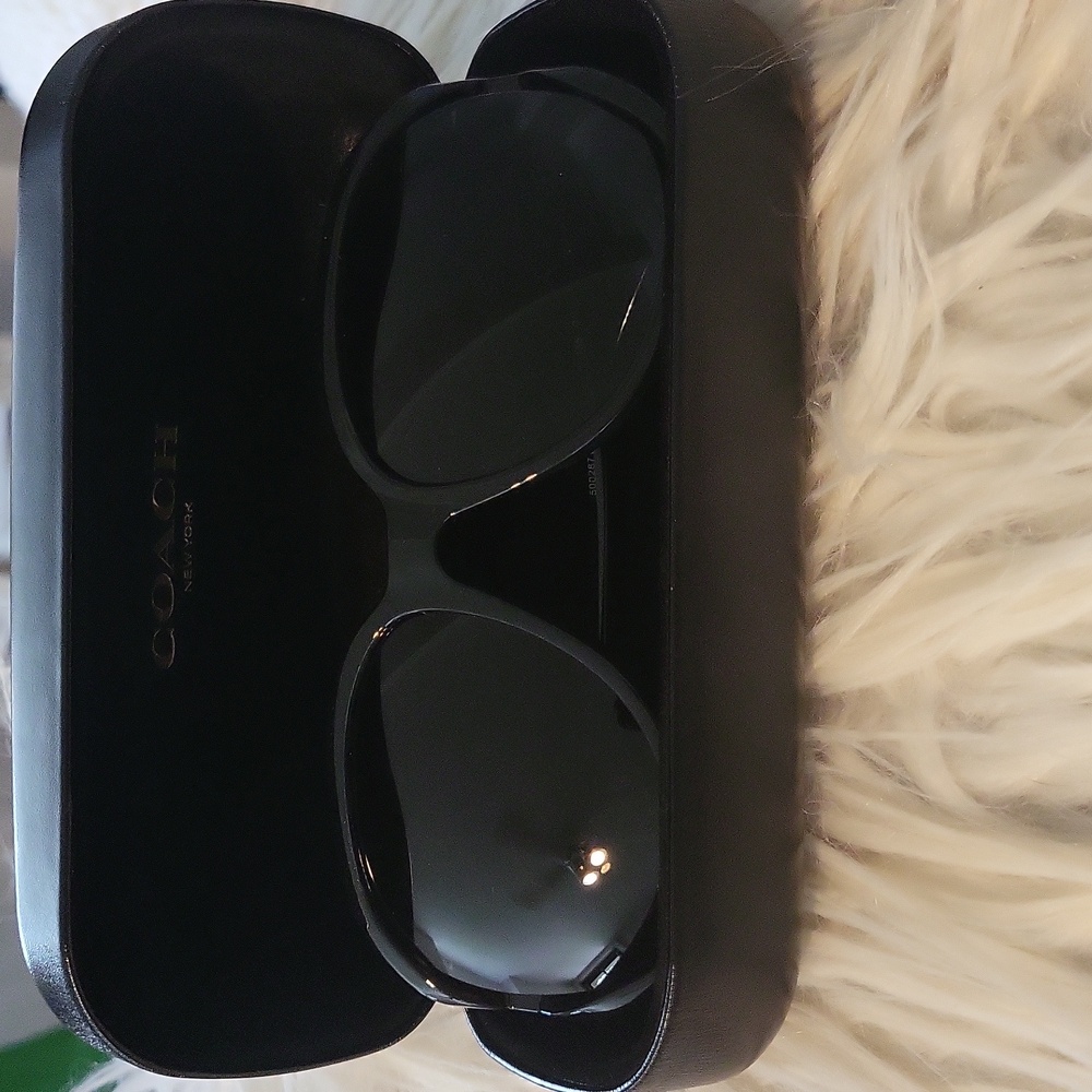 🌸🌸NEW COACH🌸🌸 Authentic Coach Black Integration Flower Sunglasses! - Picture 6 of 10